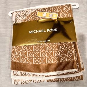 Womens reversible Michael Kors Scarf and hat set NWT